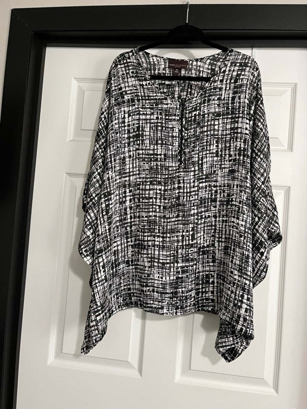 Dana Buchman Black & White Abstract Grid Draped Top